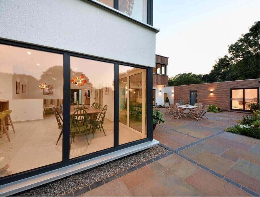 contemporary courtyard area