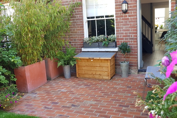 outdoor living space design UK